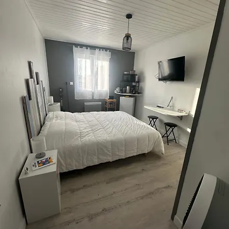 Equipee Centre Proche Πανσιόν