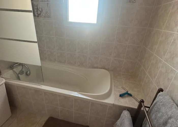 Equipee Centre Proche Guest house Le Fenouiller